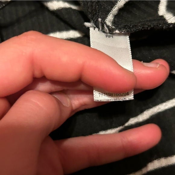 Apt. 9 women’s black striped tank top - Picture 4 of 5